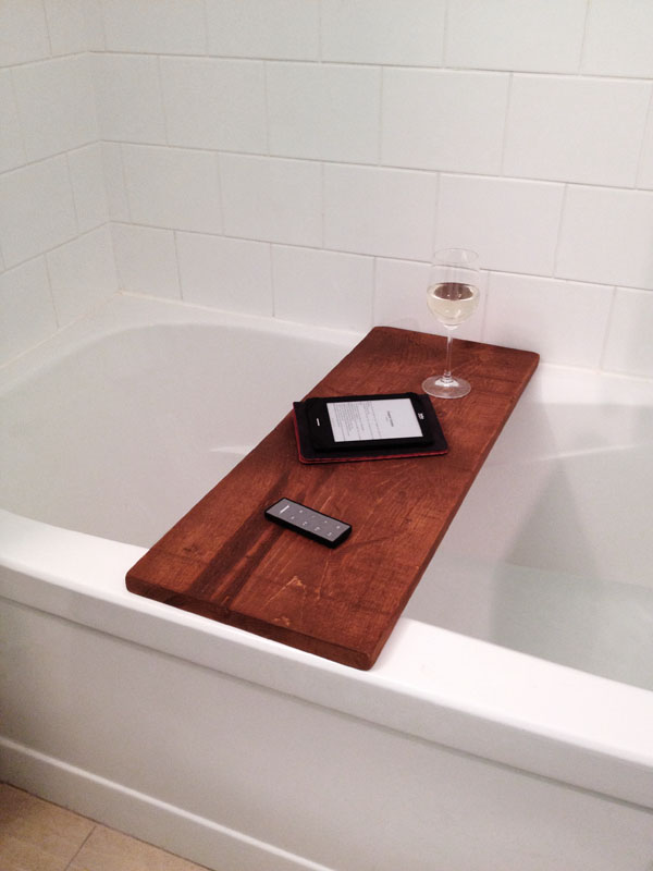 Minimalist Tub Table for Large Space